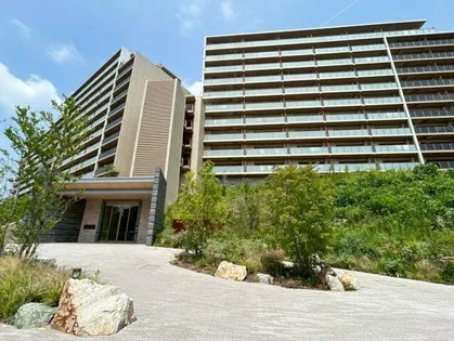 ジオ彩都いろどりの丘【8階】の外観