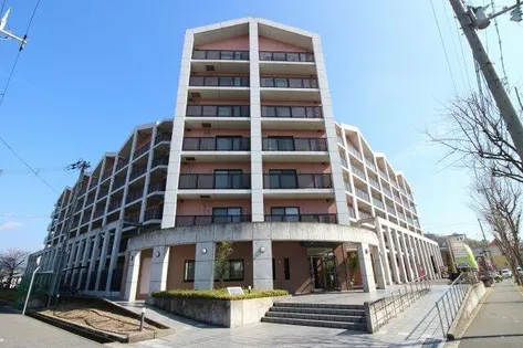 ルームズ学園北町【5階】の外観