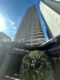 ローレルタワー堺筋本町【9階】の外観
