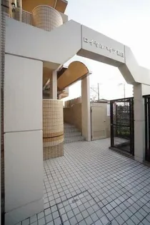 ロイヤルハイツ和白【3階】の外観