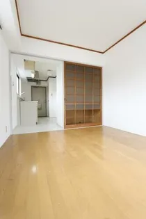 シャインハイツ西新【203号室】の外観