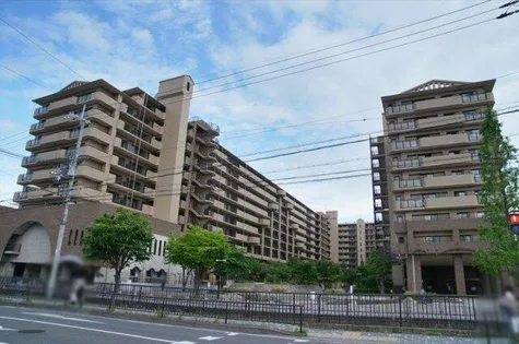 ファミールガーデン二条駅前の画像