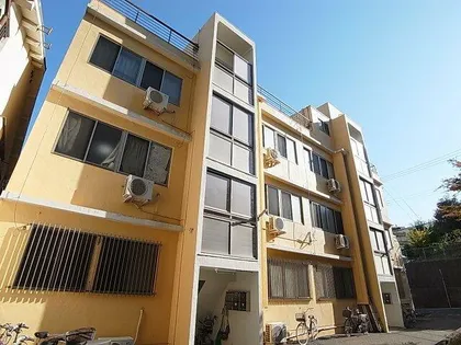 マンション平和【1階】の外観