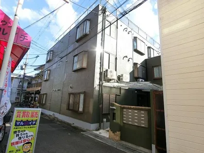 プラットホーム総持寺駅前の画像