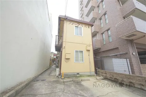 フォーヴル代官【2階】の外観