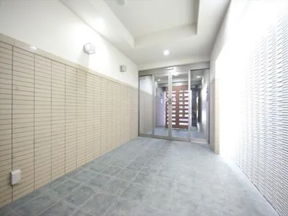 ランドハウスグランドウエスト【2階】の玄関