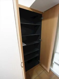 ランドハウスグランドウエスト【2階】の玄関