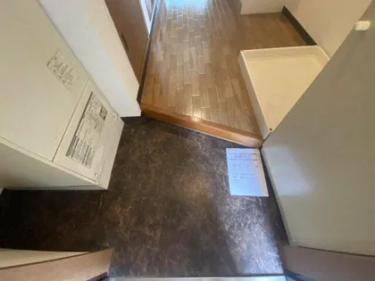 第7フクマルビル【6階】の玄関