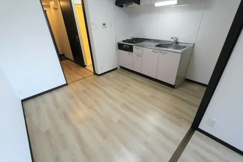 ウエストアヴェニュー【2階】の居間