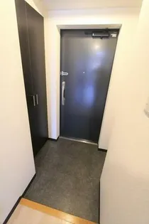 ウエストアヴェニュー【2階】の玄関