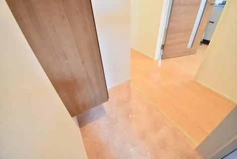 MOVE桜本町NORTH【1階】の玄関