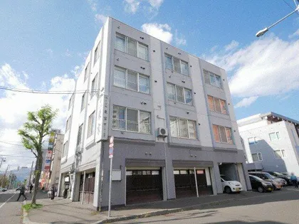 アン・フィニー【2階】の外観