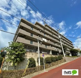 リファレンス寺塚【2階】の外観