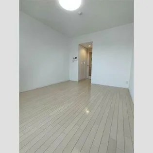 LUMINOUS新大阪【4階】の居間