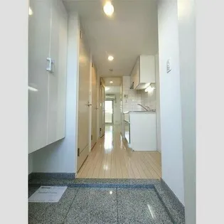 LUMINOUS新大阪【4階】の玄関