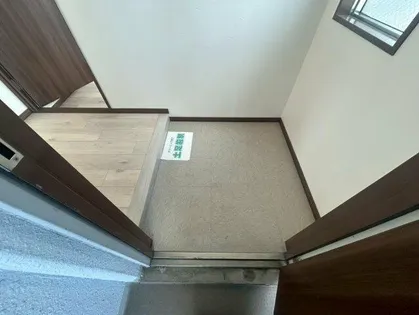 カーサカラカス【301号室】の玄関
