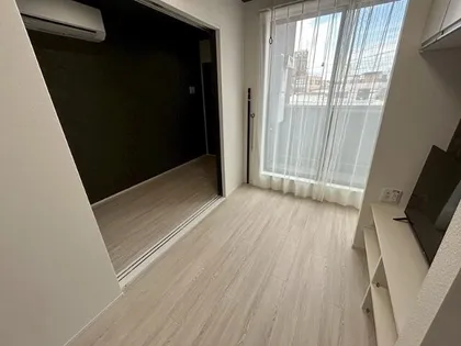 エヌエムキャトフヴァントゥレーズノース【3A号室】の居間