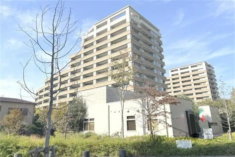 セントラルガーデン・レジデンスⅡ D【2階】の外観