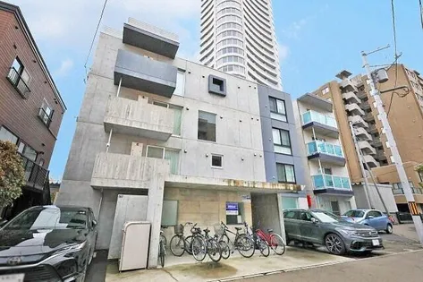 ラヴェーラ円山鳥居前【4階】の外観