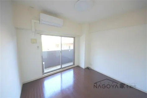 ヴィラマリオン【1階】の居間