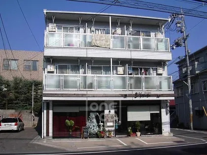 ライブハイツ高田【3階】の外観