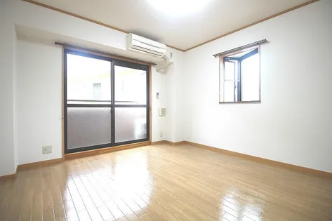 ベル アルモニー1番館【3階】の居間