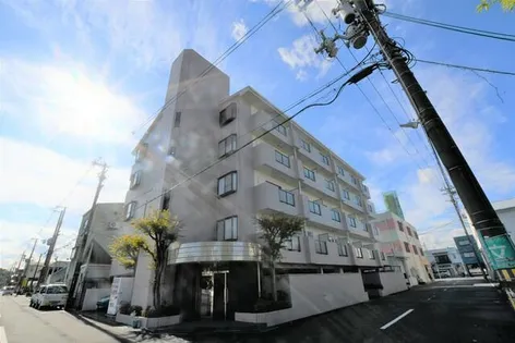 シャンテー長尾家具の外観