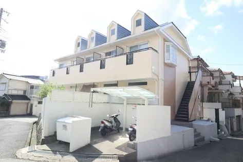 フローラ鈴蘭台北町【1階】の外観