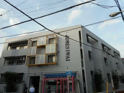 ジュネス岩井【3階】の外観