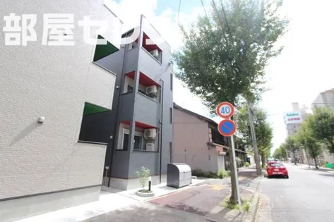 BLUE GOAT 2【3階】の外観