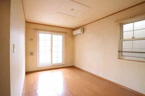 ドミール5【2階】の居間