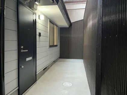 京都府京都市下京区油小路通仏光寺下る太子山町【テラスハウス】の外観