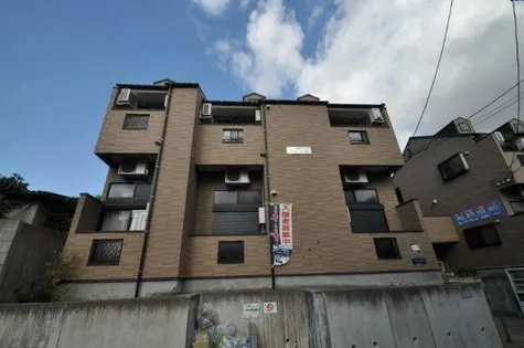 メゾン・ド・鶴【1階】の外観