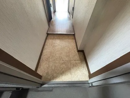 クレスト羽坂【203号室】の玄関