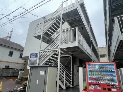 レオパレストラッド【3階】の外観