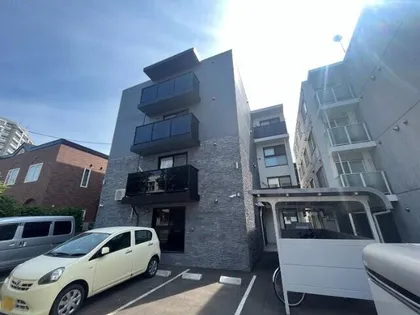 エアフォルク八軒【3階】の外観