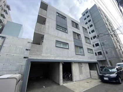 ラヴェーラ裏参道【1階】の外観