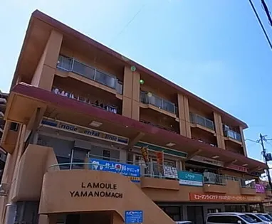 ラムール山の街の画像