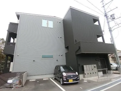 Gracias court 富田【202号室】の外観