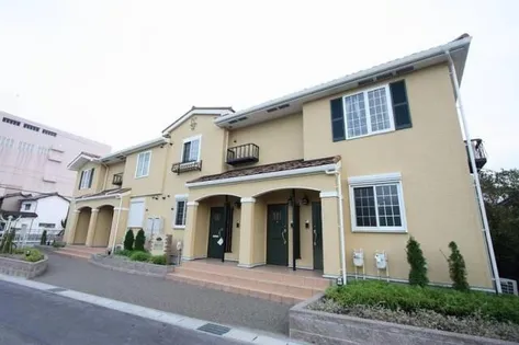 メープル コート【2階】の外観