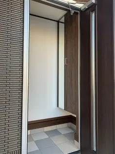 ラフ ラ ガーデン【1号室】の玄関