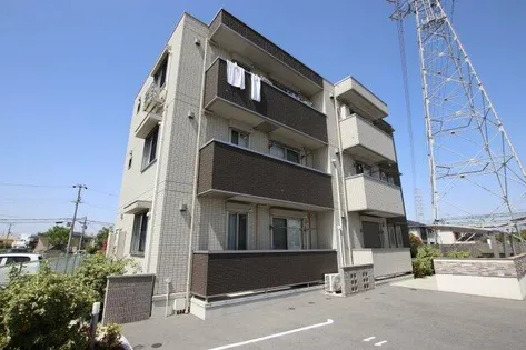 ファミーユ深井【2階】の外観