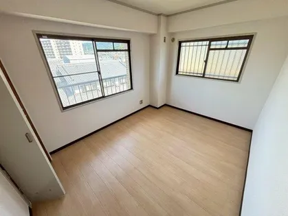 ビューハイム茶の木【401号室】の内装