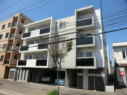 コローレ元町【4階】の外観