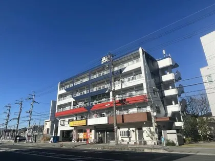 ヴィラ ヌーヴォラ アルバの画像