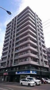 メープル元町【5階】の外観