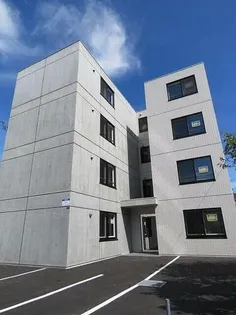 リヴェール八軒【4階】の外観