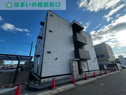 愛知県岡崎市上六名3丁目【アパート】の外観