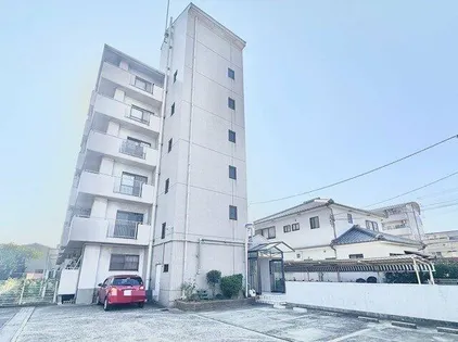 ルネ・アルマーニ【1階】の外観