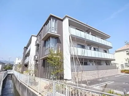 シャーメゾン山本の画像